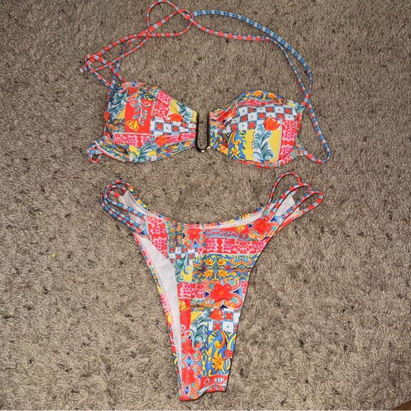 Bikini - Picture 4 of 4